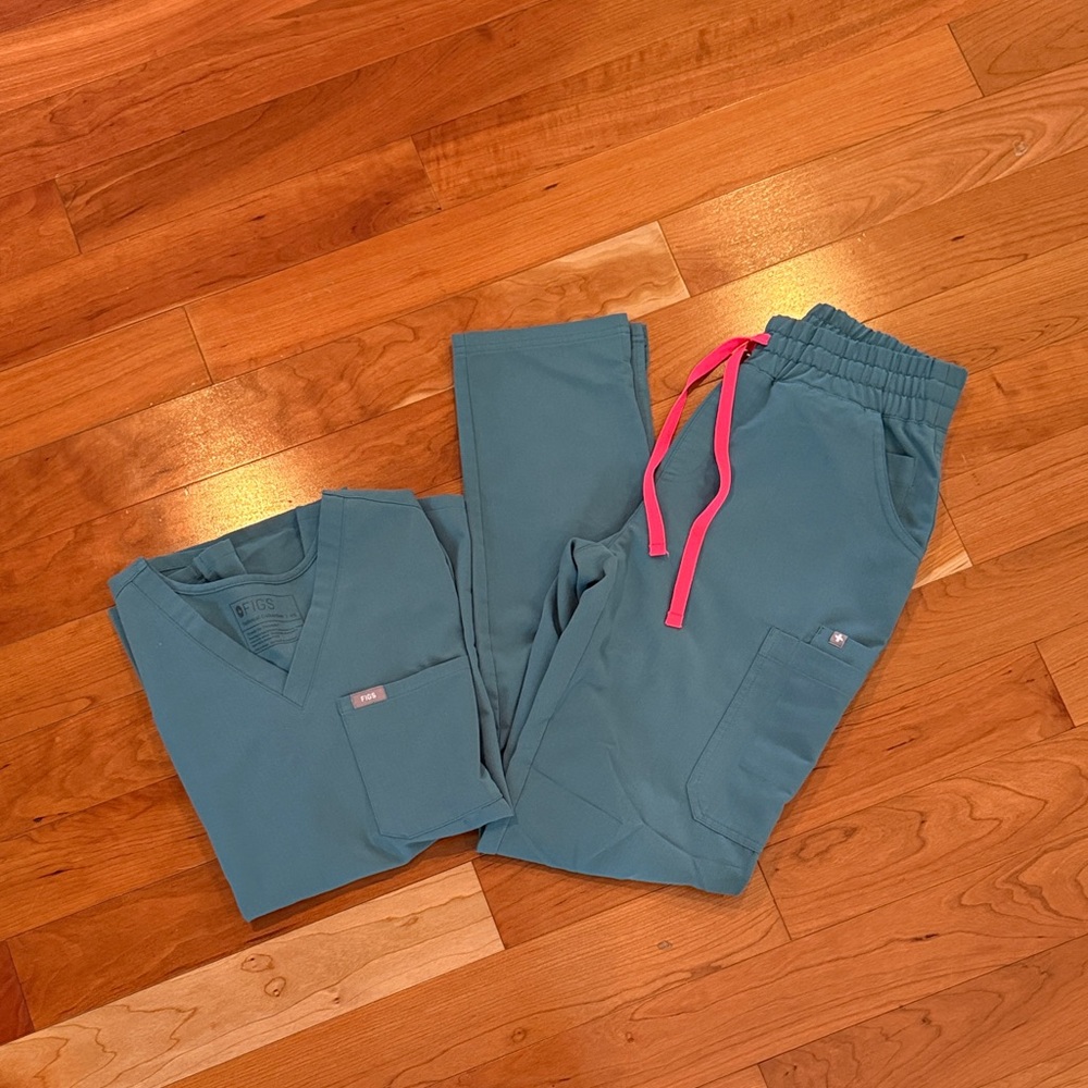FIGS Scrub Set in Hydrogreen